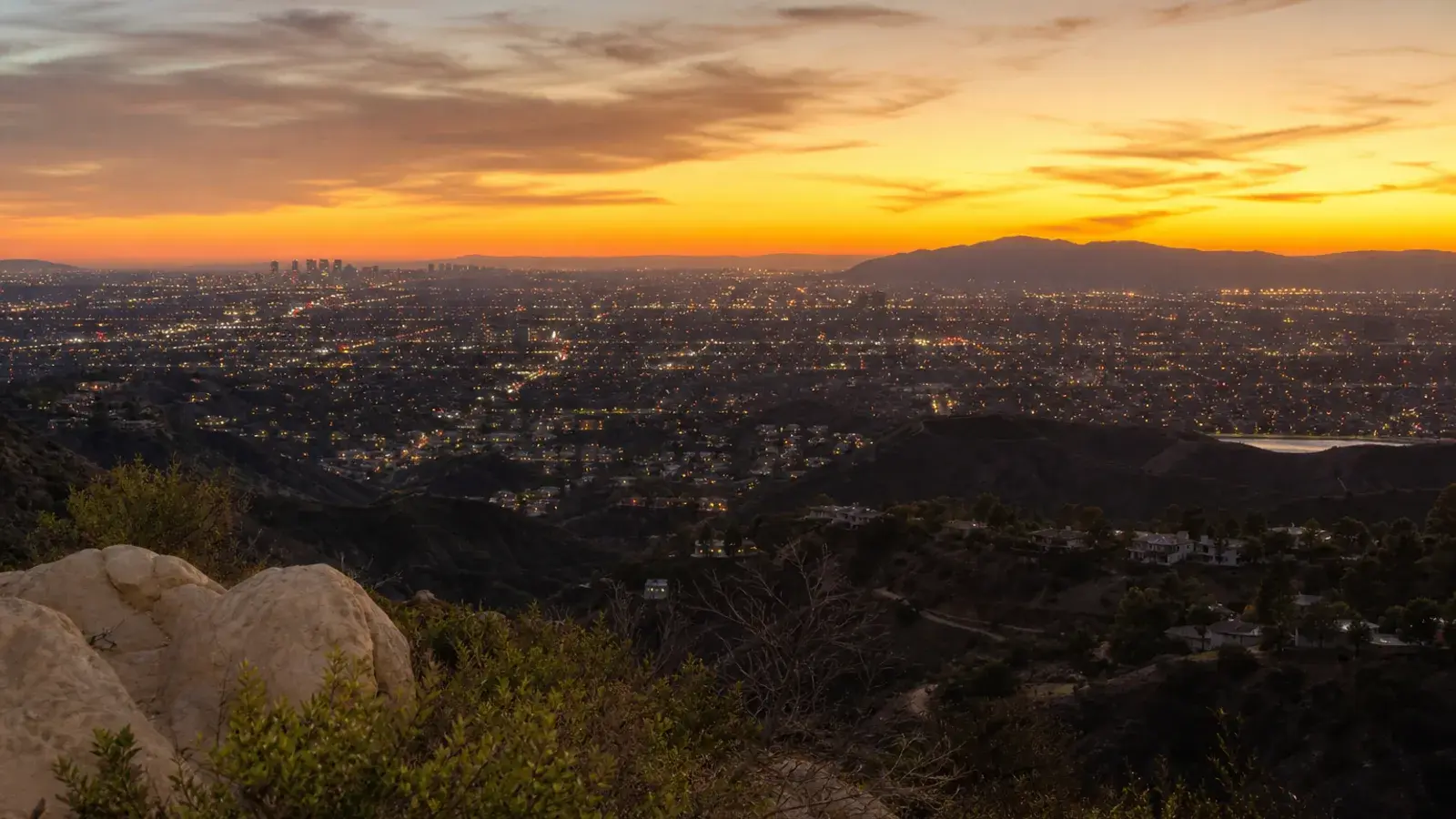 Overlook from Burbank hills toward the Los Angeles basin at sunset Overlook from Burbank hills toward the Los Angeles basin at sunset | SurgiSculpt®