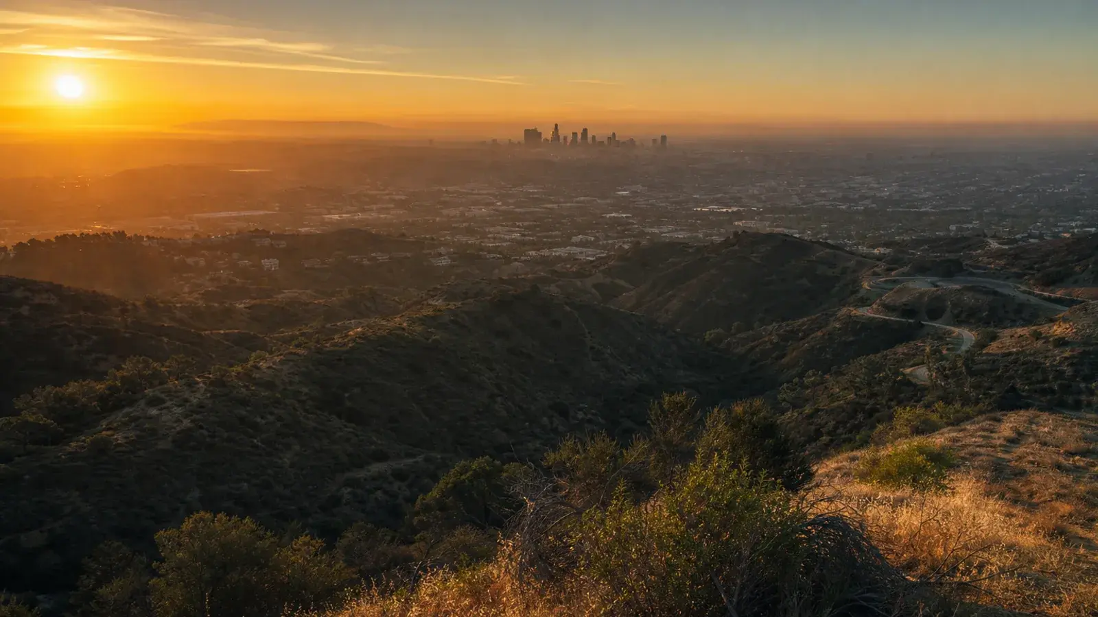 Overlook from Glendale hills toward the Los Angeles basin at sunset Overlook from Glendale hills toward the Los Angeles basin at sunset | SurgiSculpt®