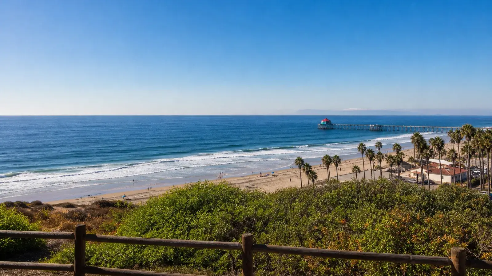 Huntington Beach shoreline overlook toward Pacific horizon — gynecomastia lifestyle Huntington Beach shoreline overlook toward Pacific horizon — gynecomastia lifestyle | SurgiSculpt®