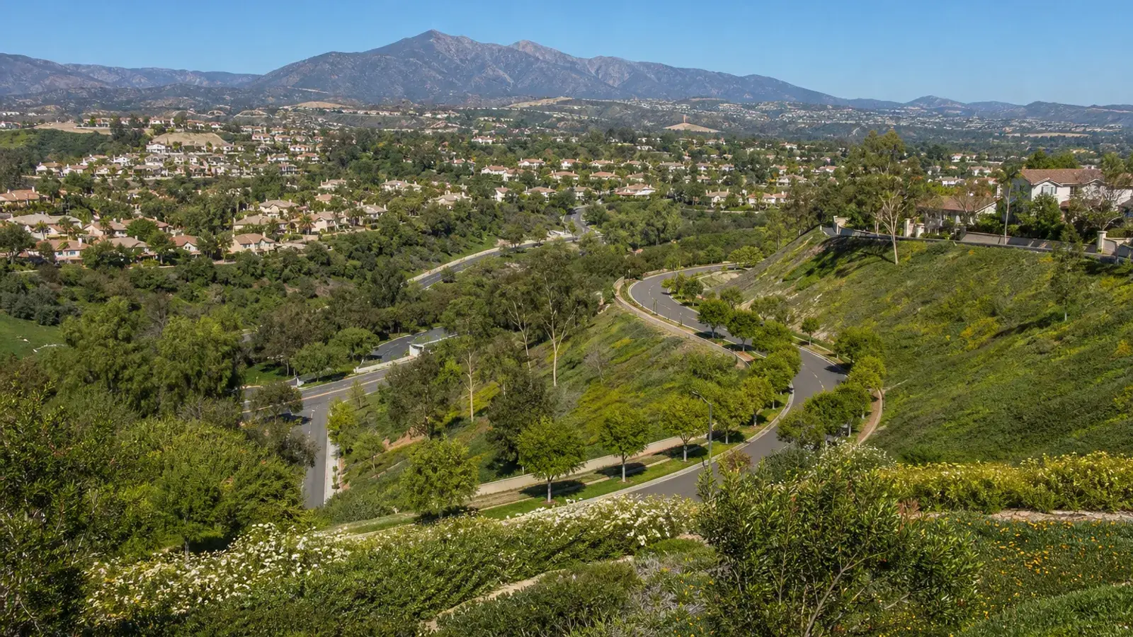 Master-planned Mission Viejo hills with suburban greenery — BBL lifestyle Master-planned Mission Viejo hills with suburban greenery — BBL lifestyle | SurgiSculpt®