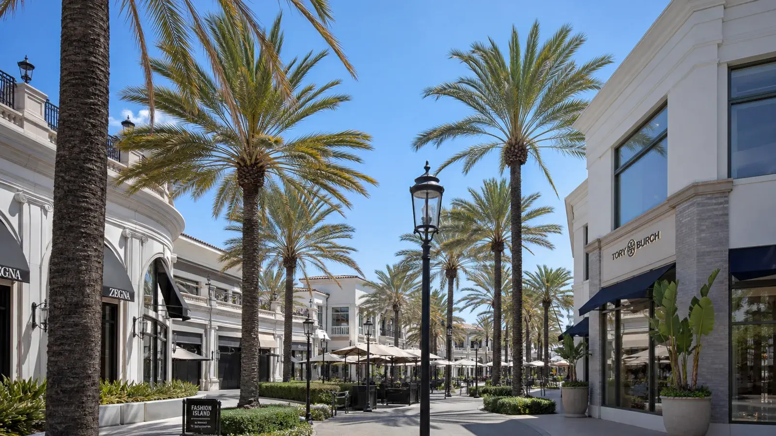 Fashion Island area palm-lined outdoor plaza — HD Liposuction Newport Beach context Fashion Island area palm-lined outdoor plaza — HD Liposuction Newport Beach context | SurgiSculpt®