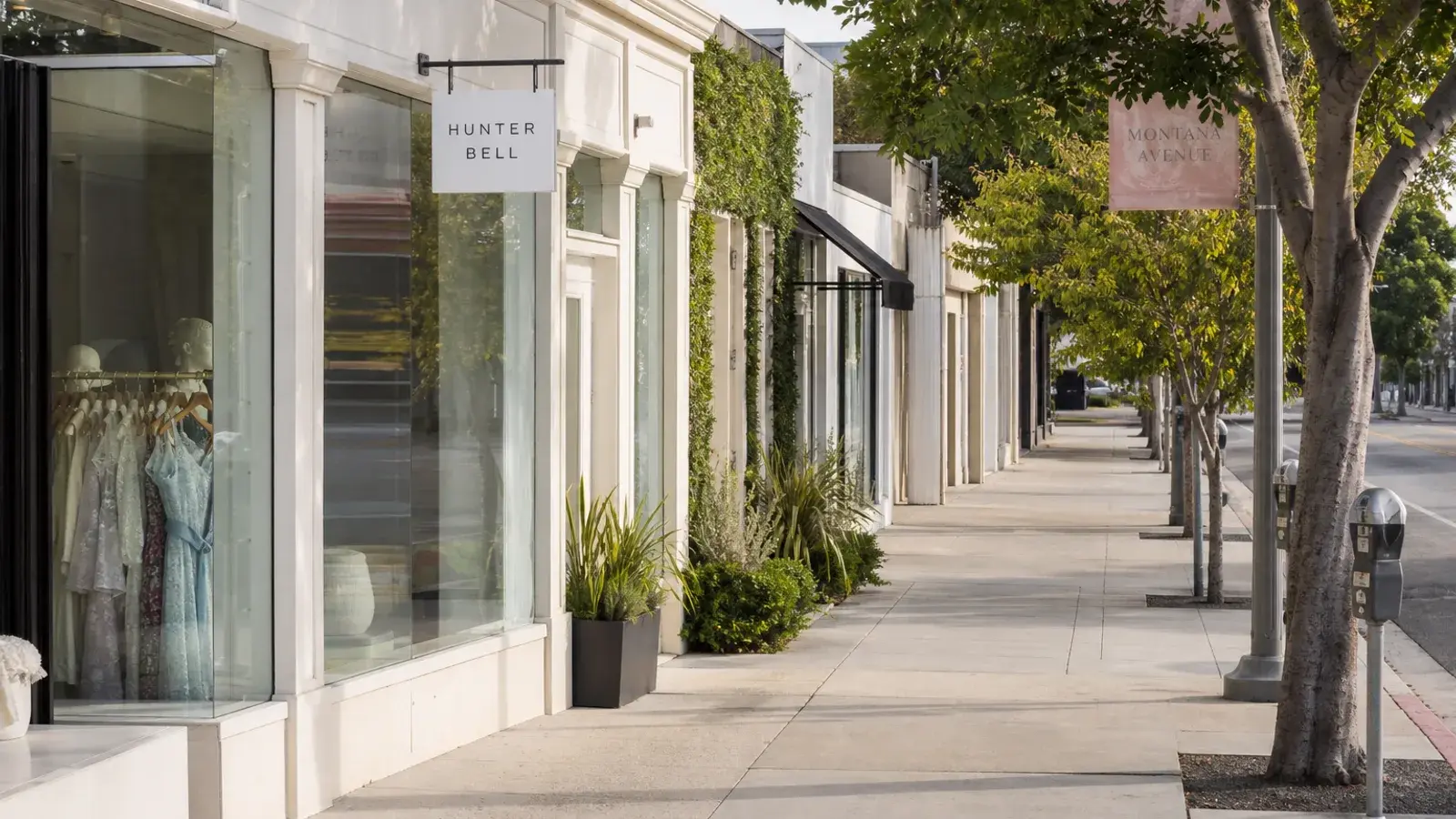 Montana Avenue Santa Monica morning streetscape — HD lipo neighborhood lifestyle Montana Avenue Santa Monica morning streetscape — HD lipo neighborhood lifestyle | SurgiSculpt®