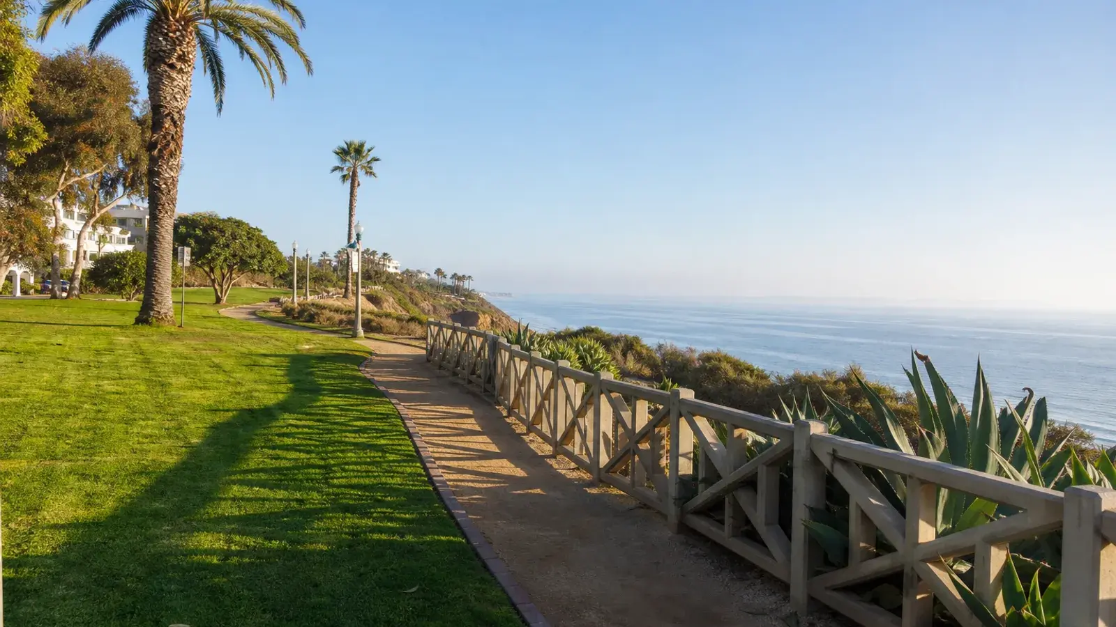 Palisades Park Santa Monica ocean overlook — tummy tuck lifestyle Palisades Park Santa Monica ocean overlook — tummy tuck lifestyle | SurgiSculpt®