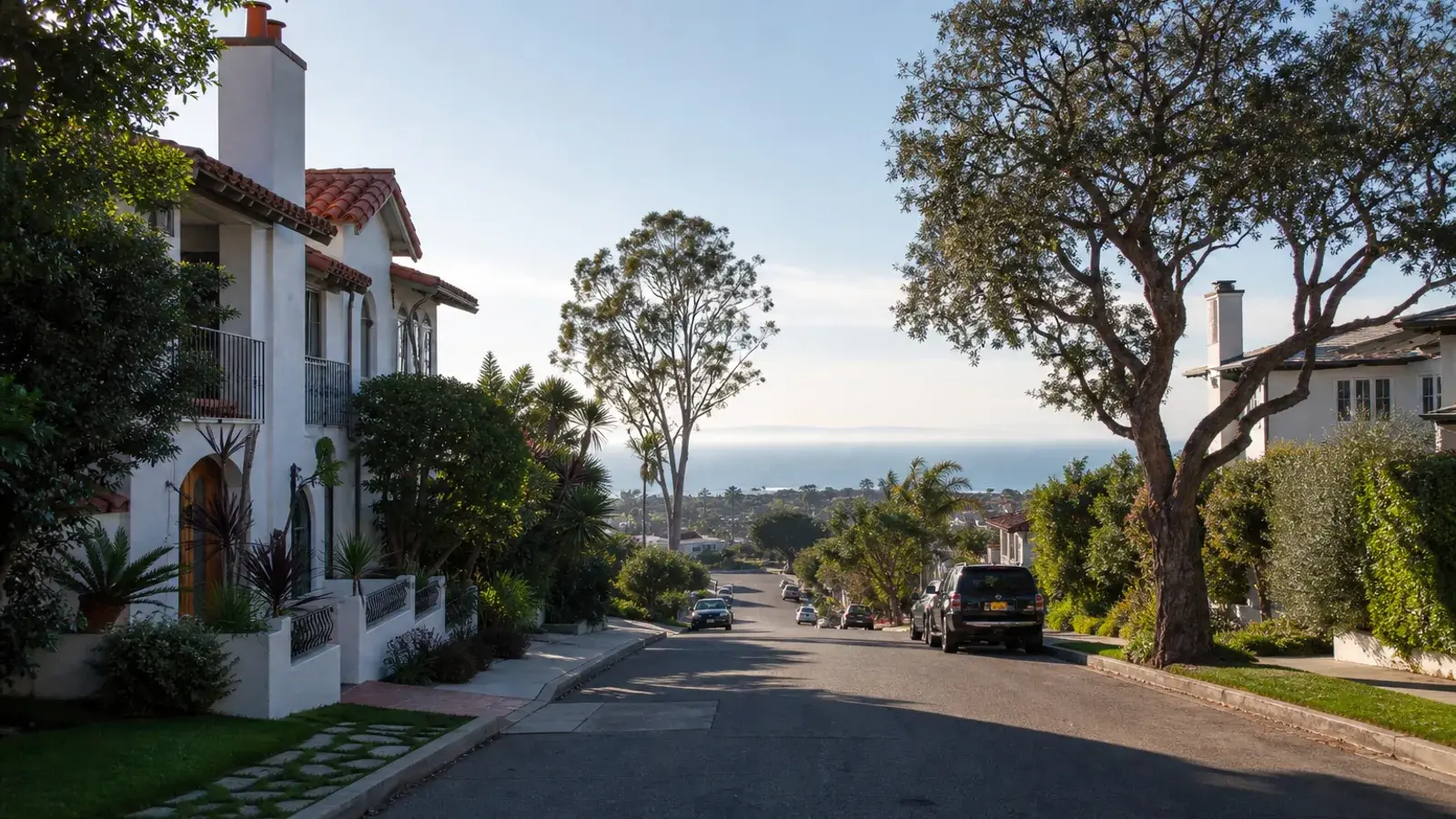 Quiet San Pedro hillside residential street near coastal bluffs — tummy tuck recovery mood Quiet San Pedro hillside residential street near coastal bluffs — tummy tuck recovery mood | SurgiSculpt®